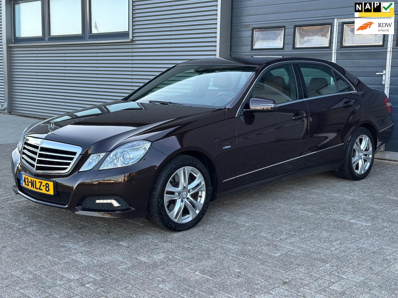 Mercedes-Benz E-klasse - 250 CGI Business Class Avantgarde NETTE AUTO - NAVI - CLIMA - TREKHAAK - NWE APK!! - AutoWereld.nl