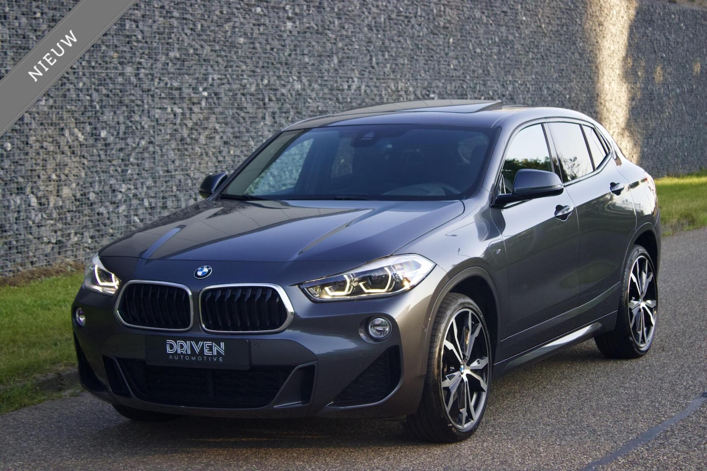BMW X2 - sDrive 20i| M Pakket - Pano - LED - BMW Garantie - AutoWereld.nl