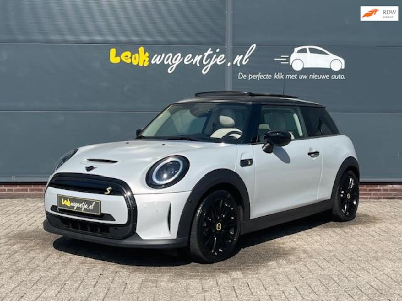 MINI Mini-Electric - 33 kWh Collection *panorama *leder *ecc - AutoWereld.nl