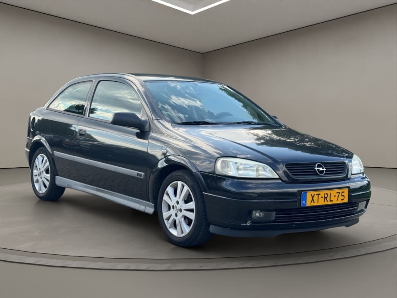 Opel Astra - 1.6 Sport 1999 ZWART | Trekhaak | Benzine | APK - AutoWereld.nl