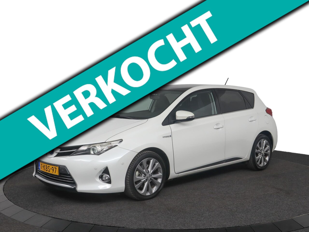 Toyota Auris - 1.8 Hybrid Executive | NAP | Automaat | Pano | Stoelverwarming | Navi | Keyless - AutoWereld.nl