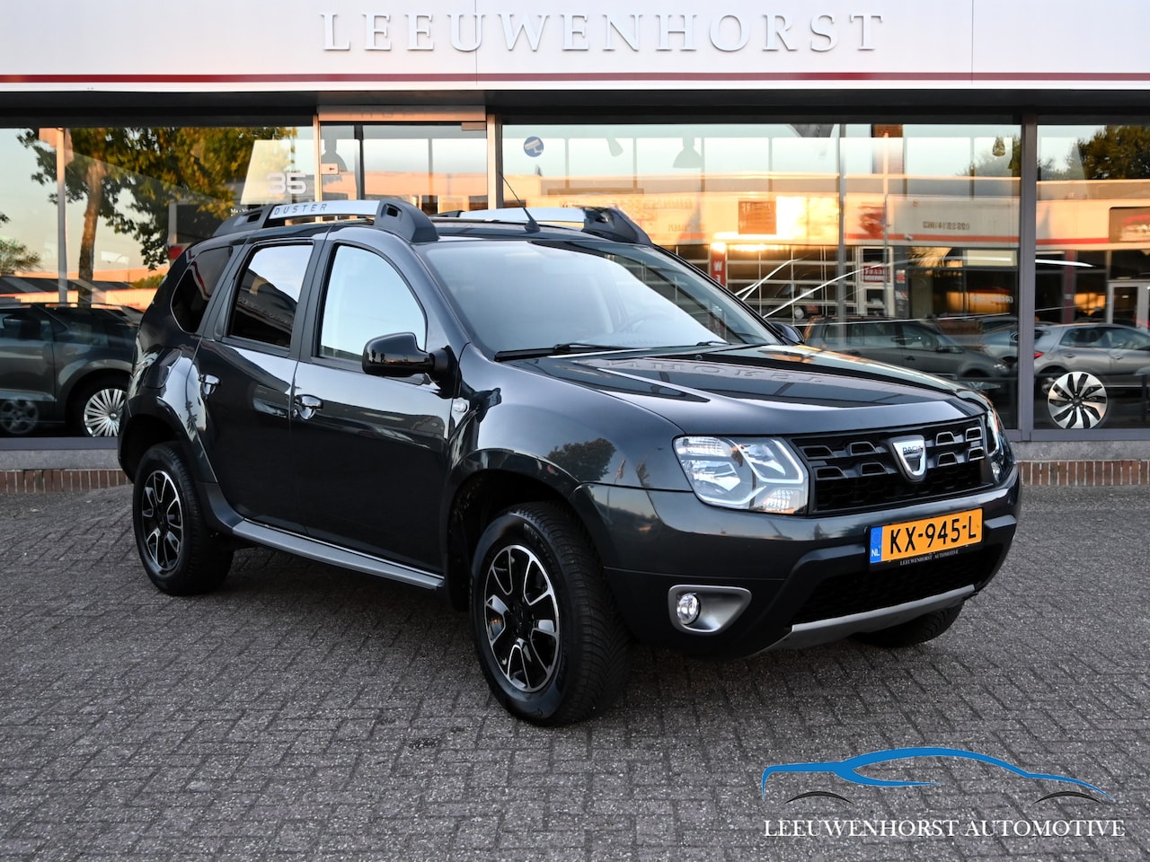 Dacia Duster - 1.2 TCe 4x2 Blackshadow leer, navi, camera, stoelverw. trekhaak 1.500 kg etc. NL-auto - AutoWereld.nl
