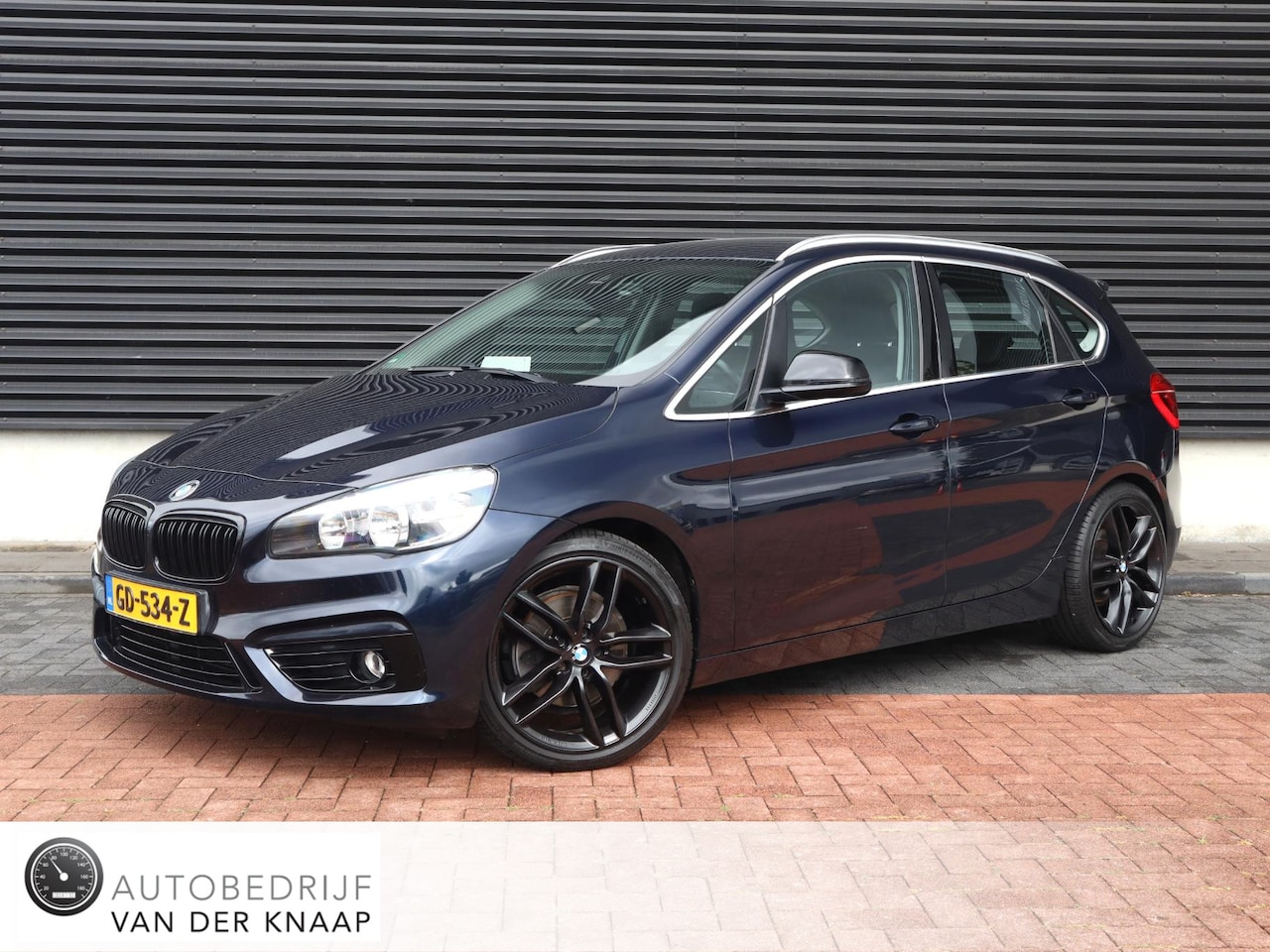BMW 2-serie Active Tourer - 220i Essential | Clima | Cruise | Navi | PDC | Multimedia Voorb. | Start\Stop | Trekhaak | - AutoWereld.nl