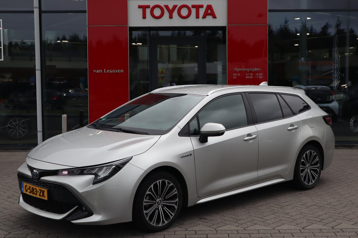 Toyota Corolla Touring Sports - 1.8 HYBRID DYNAMIC APPLE/ANDROID STOELVERW AD-CRUISE CAMERA KEYLESS - AutoWereld.nl