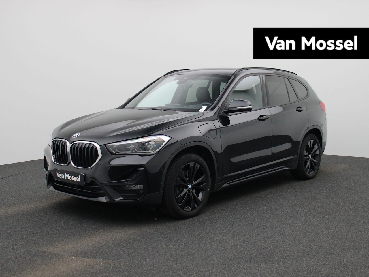 BMW X1 - xDrive25e Executive | Lederen Bekleding | Navigatie | Head Up Display | Stoelverwarming | - AutoWereld.nl