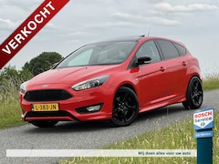Ford Focus - 1.5 EcoBoost 150PK ST-Line / Pano / Stoelverwarming / Afneembare trekhaak / Stuurverwarmin