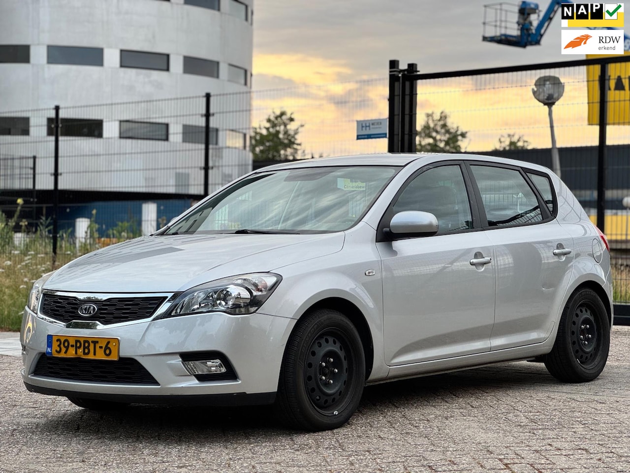 Kia Cee'd - 1.4 CVVT X-ecutive/inruilkoopie/incl jaar apk/origineel km met nap - AutoWereld.nl