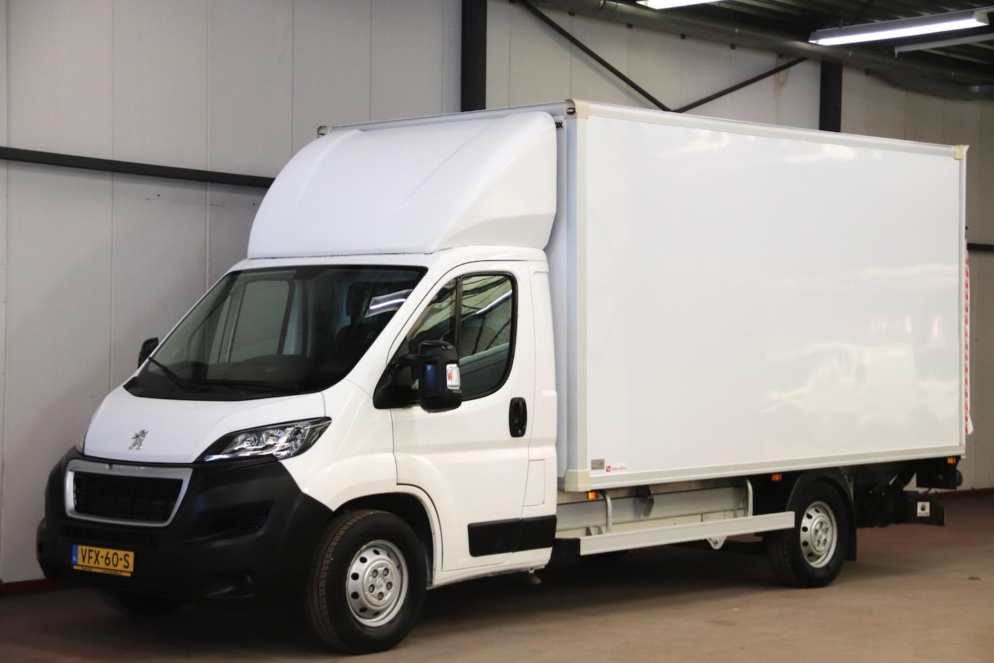 Peugeot Boxer - 2.2 165 PK BAKWAGEN MET LAADKLEP EN ZIJDEUR - AutoWereld.nl