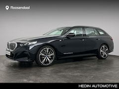 BMW i5 Touring - eDrive40 M Sport Edition 84 kWh | Innovation Pack | Trekhaak | 20"| Panoramadak | Driving