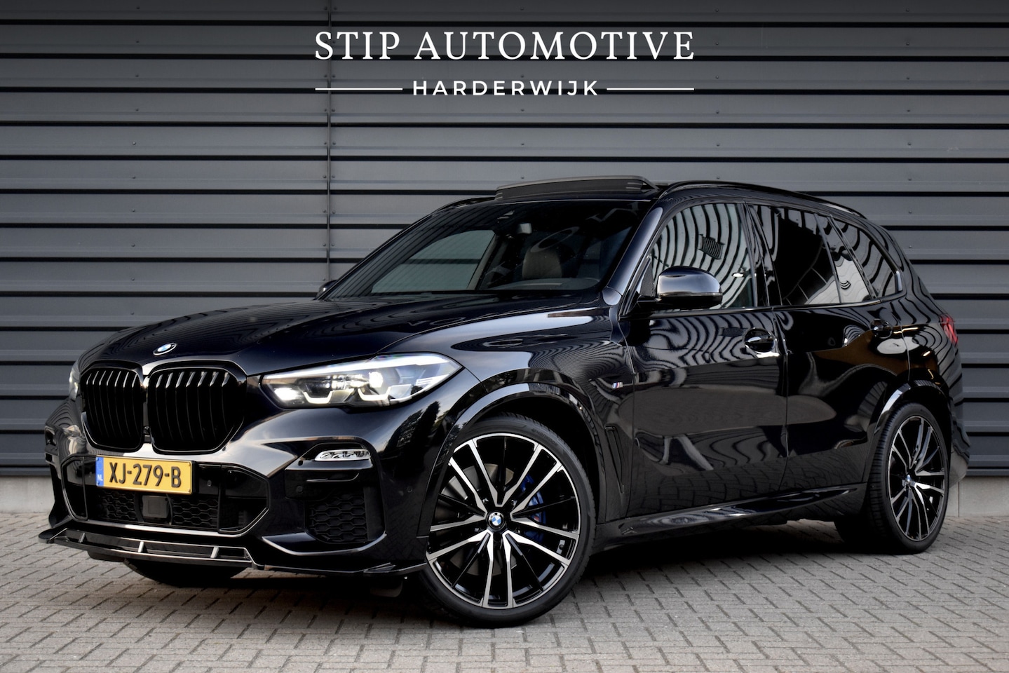 BMW X5 - xDrive40i M Sport | Panoramadak | 22'' Velgen | Luchtvering | 4-Wiel Besturing | Harman/Ka - AutoWereld.nl