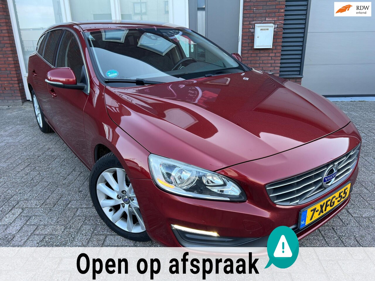 Volvo V60 - 2.0 D4 Momentum / Navi / PDC / AUT / NAP / Dealer - AutoWereld.nl