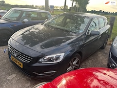 Volvo V60 - 2.4 D6 AWD Plug-In Hybrid Summum LEES TEKST