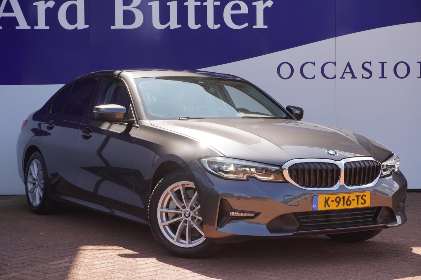 BMW 3-serie - 330e High Executive +vitrual+led+Volleder+stoel-verw+breed-navigatie+camera+privacy-Glass - AutoWereld.nl