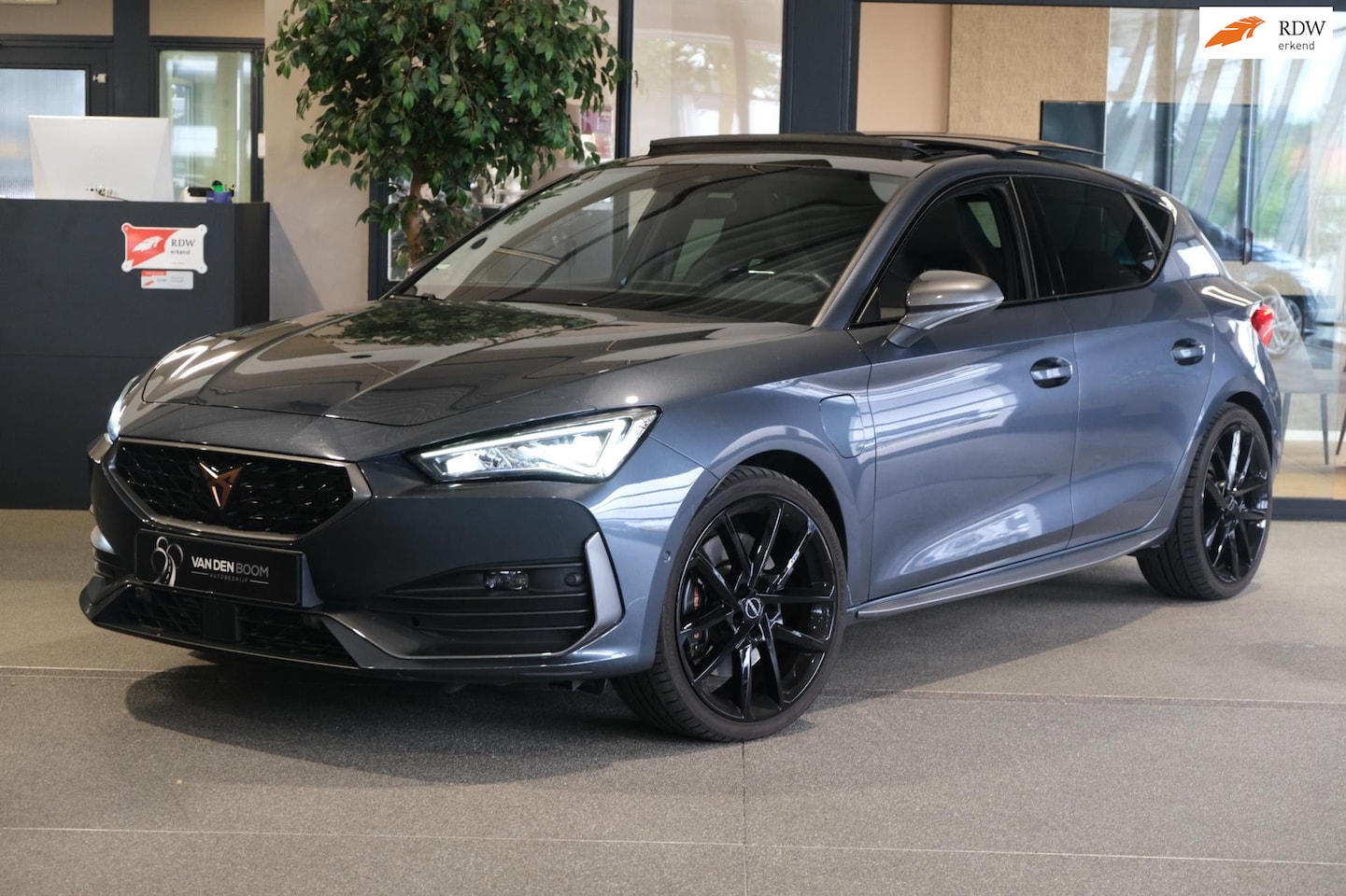 CUPRA Leon - 1.4 e-Hybrid VZ Performance 245PK Pano Navi CAM Led Leder Acc - AutoWereld.nl