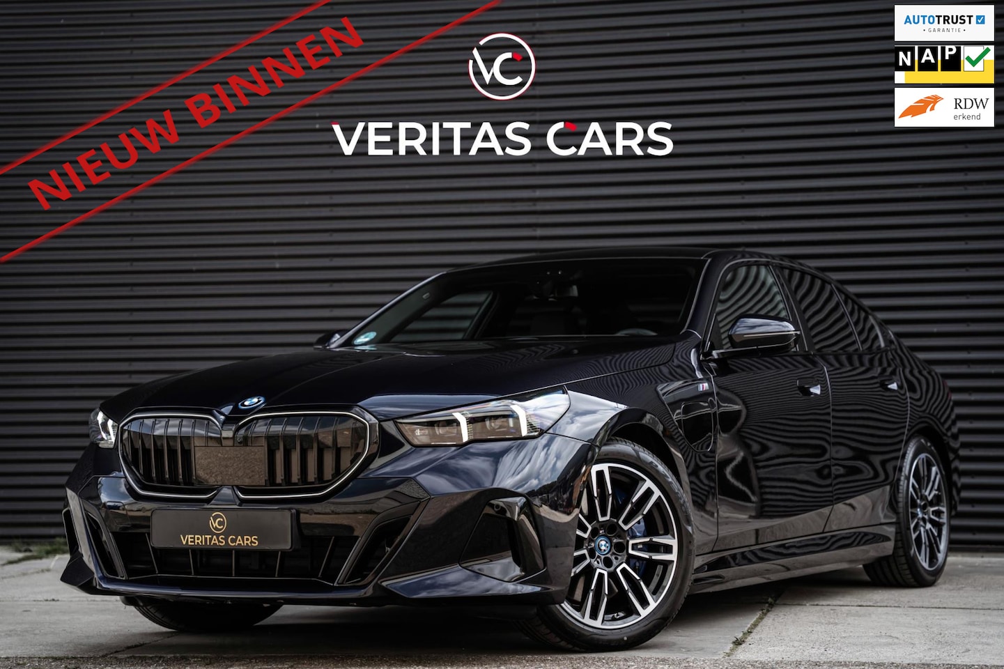 BMW 5-serie Touring - 550e xDrive M-Sport 489PK Pano|H&K|360 Camera|Head-up|Trekhaak|My Modes e.o. - AutoWereld.nl