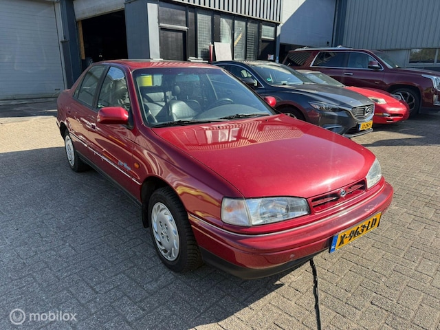 hyundai-lantra-1-8i-gt-25-special-uniek-70-000-km-loop-niet.jpg