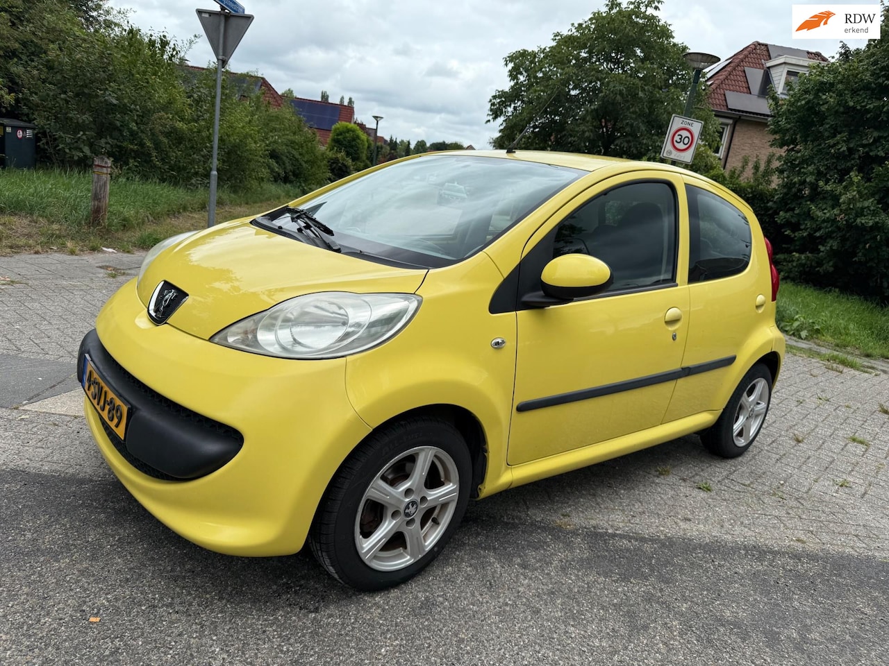 Peugeot 107 - 1.0-12V XR 5drs Ideale Beginners Auto - AutoWereld.nl