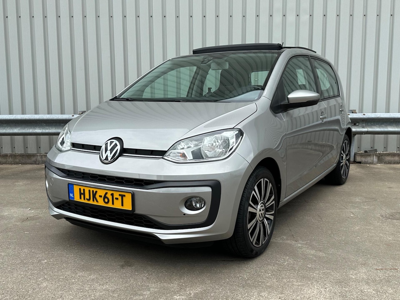 Volkswagen Up! - 1.0 BMT high up! [Pano Beats Stoelverwarming PDC] - AutoWereld.nl