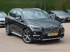 BMW X1 - sDrive20i High Executive / Trekhaak / Head-up / Leder / Navigatie / 18'' / Parkeerhulp V+A