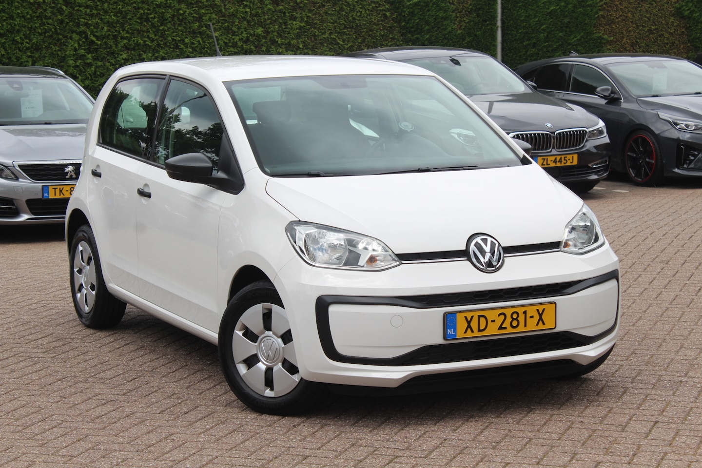 Volkswagen Up! - 1.0 BMT take up! / Airco / Radio / LED Dagrijverlichting / Elektr. ramen voor / Parrot - AutoWereld.nl