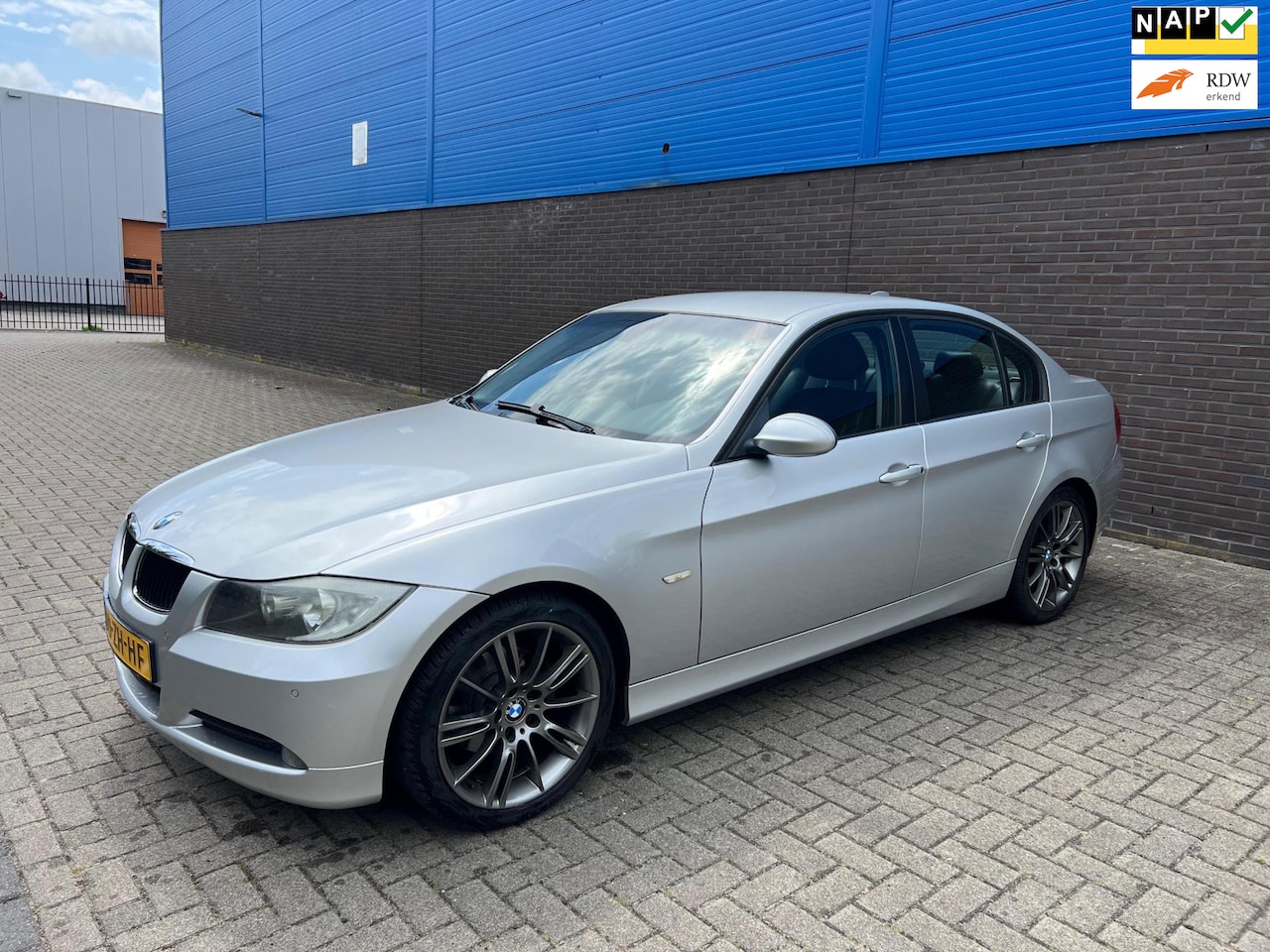 BMW 3-serie - 320i Business Line | Automaat | Memory | Navi | Cruise Control | Climate Control | Parkeer - AutoWereld.nl