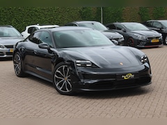 Porsche Taycan - Performance 84 kWh / Panoramadak / Camera / Passenger Display / 20'' / Luchtvering / Sport