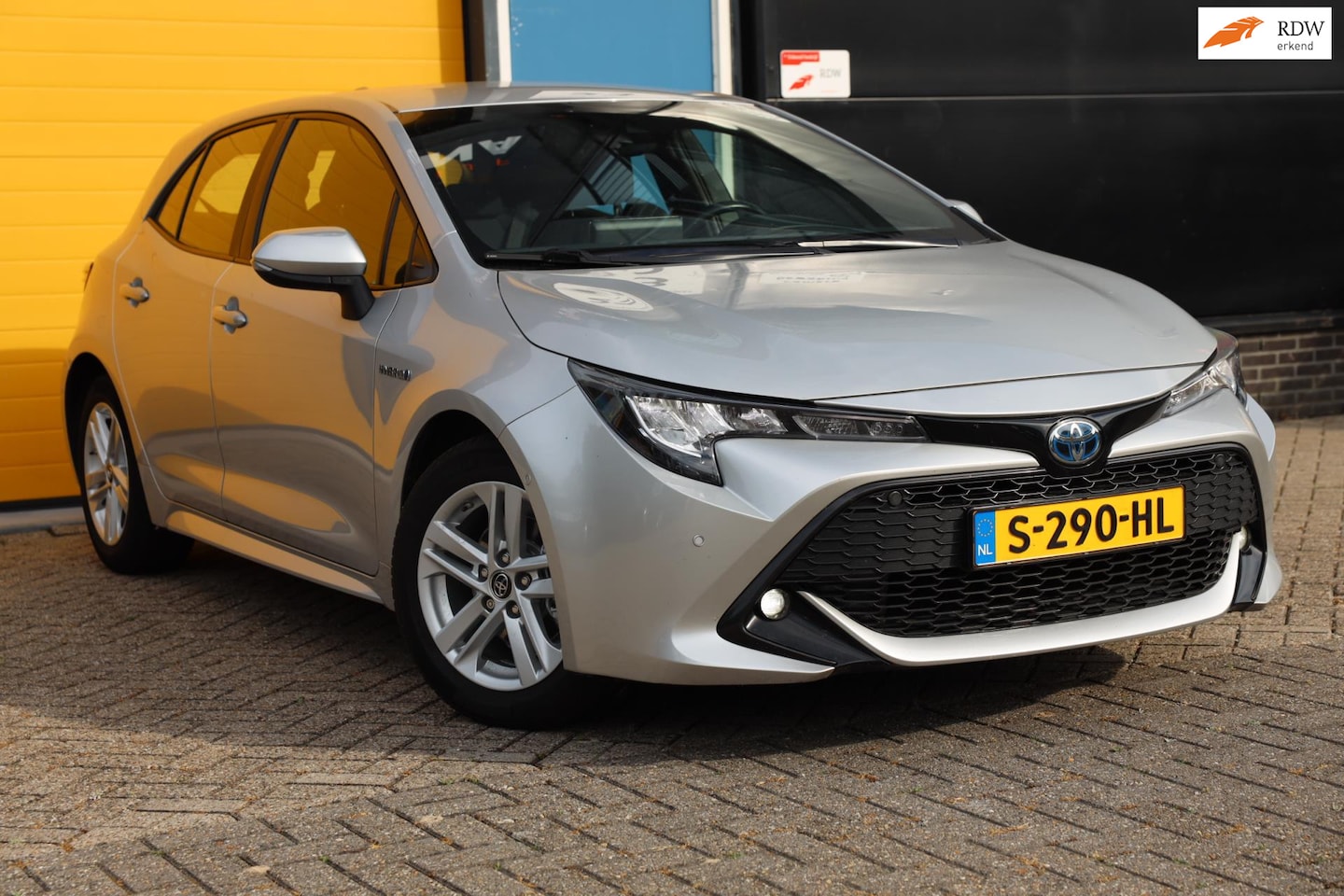 Toyota Corolla - 1.8 Hybrid Comfort / Acc / Lane Assist / Dode Hoek / Camera / Stoelverkoeling / Stoelverwa - AutoWereld.nl