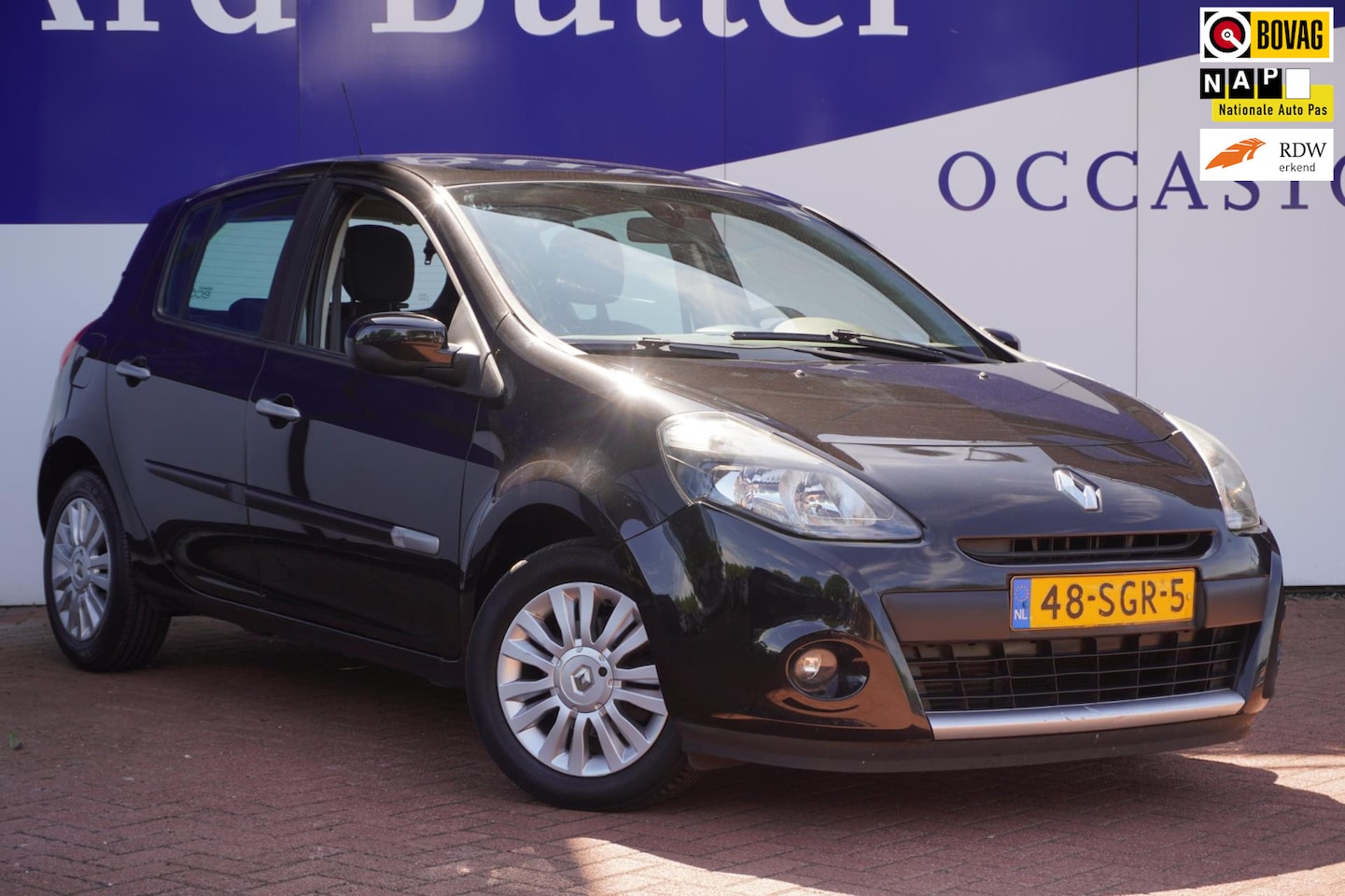Renault Clio - 1.2 TCe103 PK ! Collection / Cruise / Airco/panodak/nieuwe banden+nieuwe APK !! - AutoWereld.nl