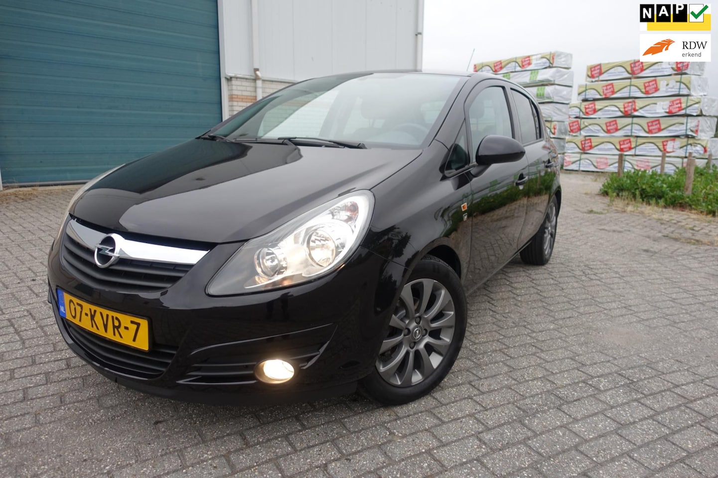 Opel Corsa - 1.2-16V '111' Edition - 5 drs -lm velgen - lage km stand - afn. trekhaak - AutoWereld.nl