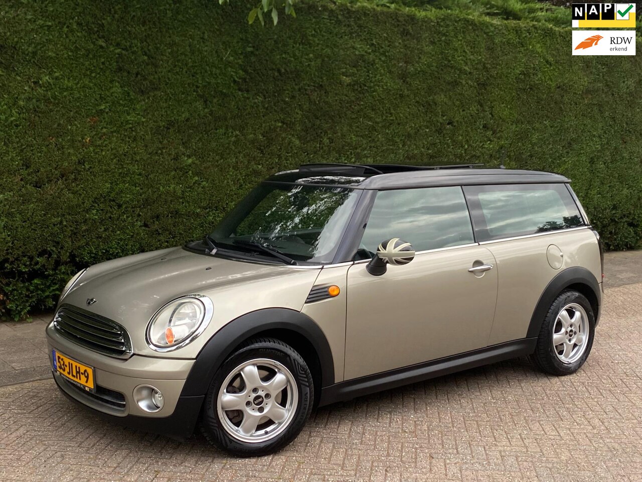 MINI Clubman - Mini 1.6 AUTOMAAT/LEER/AIRCO IJSKOUD/PDC/NAVI!! - AutoWereld.nl