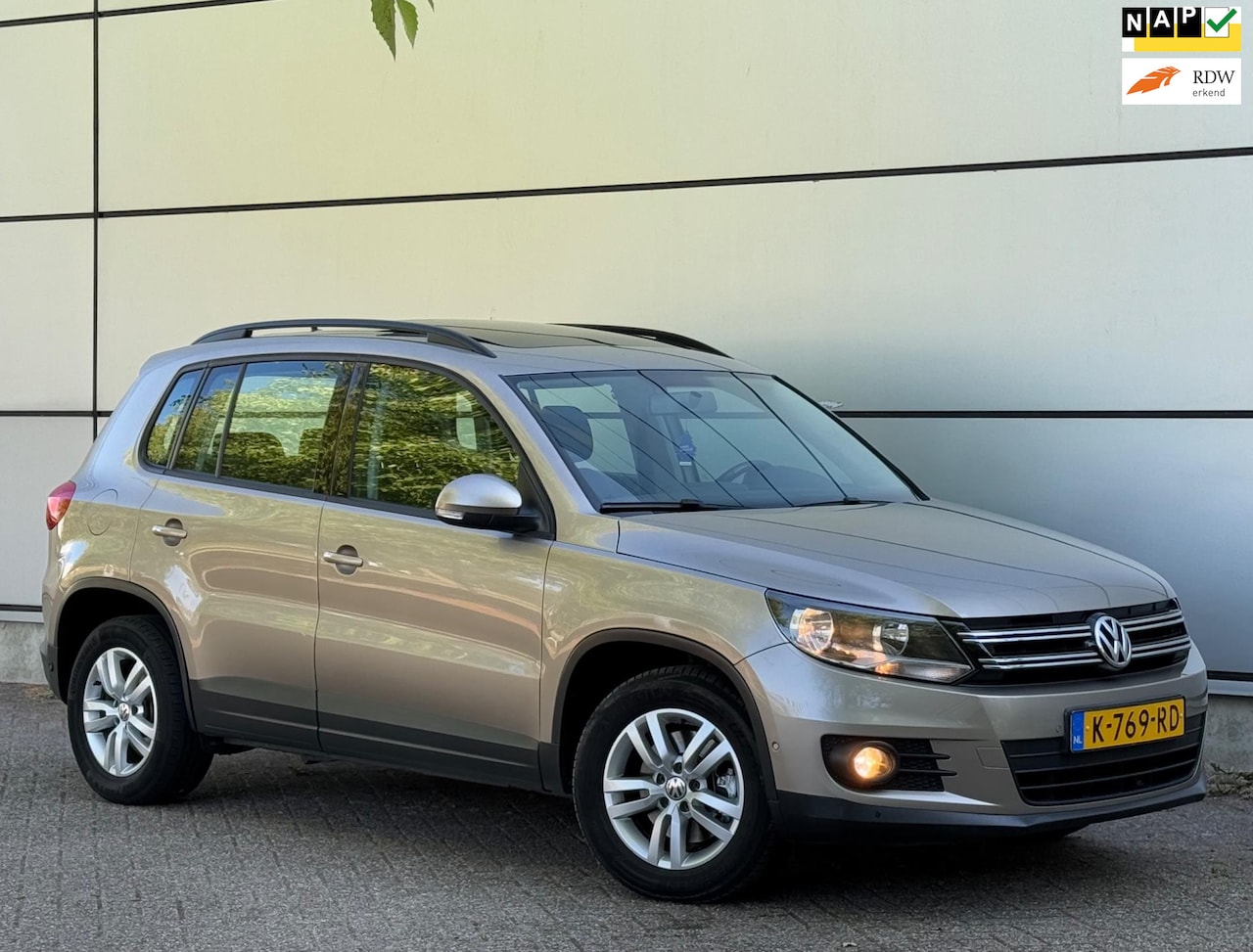 Volkswagen Tiguan - 1.4 TSI Sport&Style 1e Eignr |Pano |Park Assist |Airco |Start/Stop |Cruise |Stuurbed |Nap - AutoWereld.nl