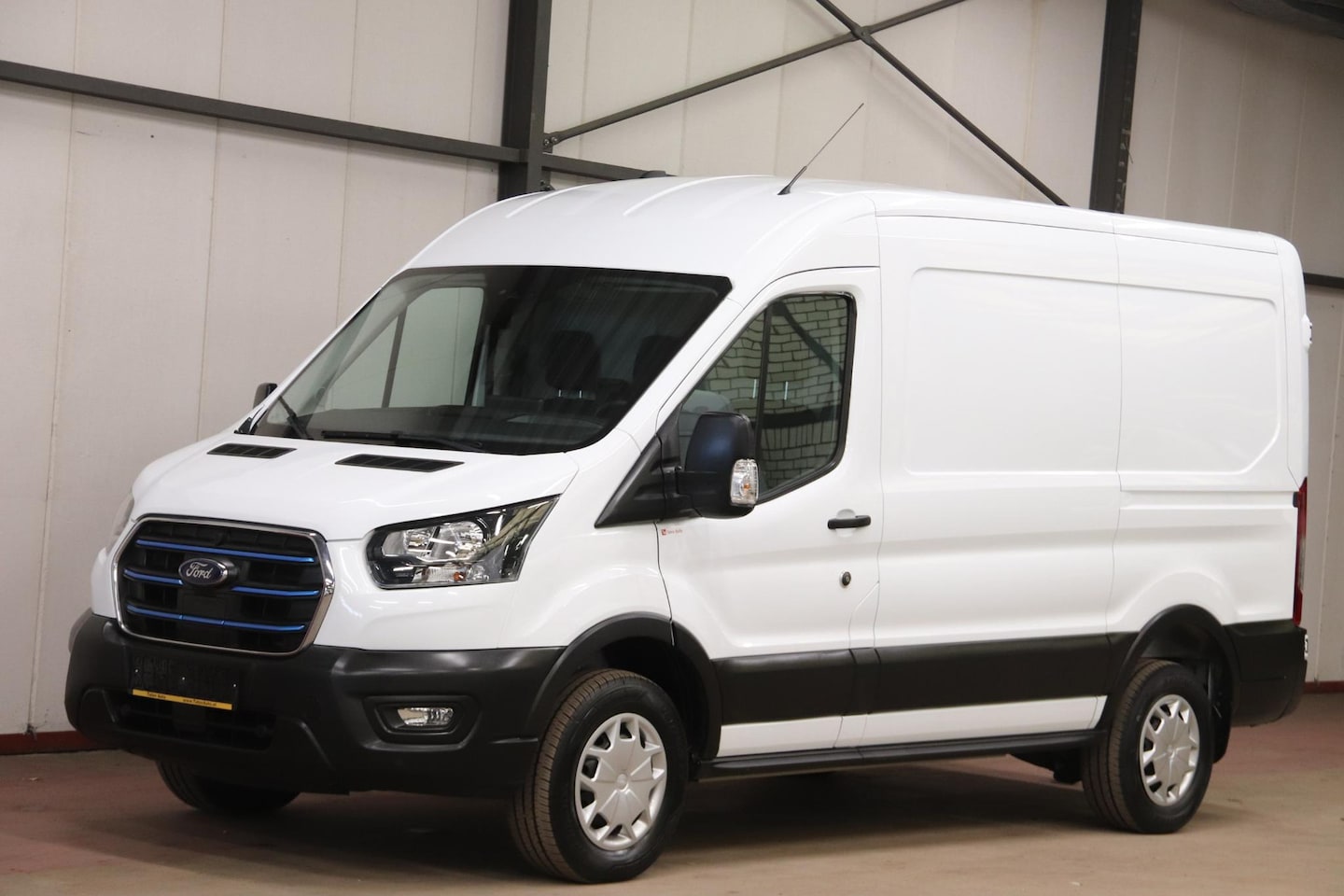 Ford E-Transit - L2H2 Trend 68 kWh ELEKTRISCH NAVIGATIESYSTEEM - AutoWereld.nl