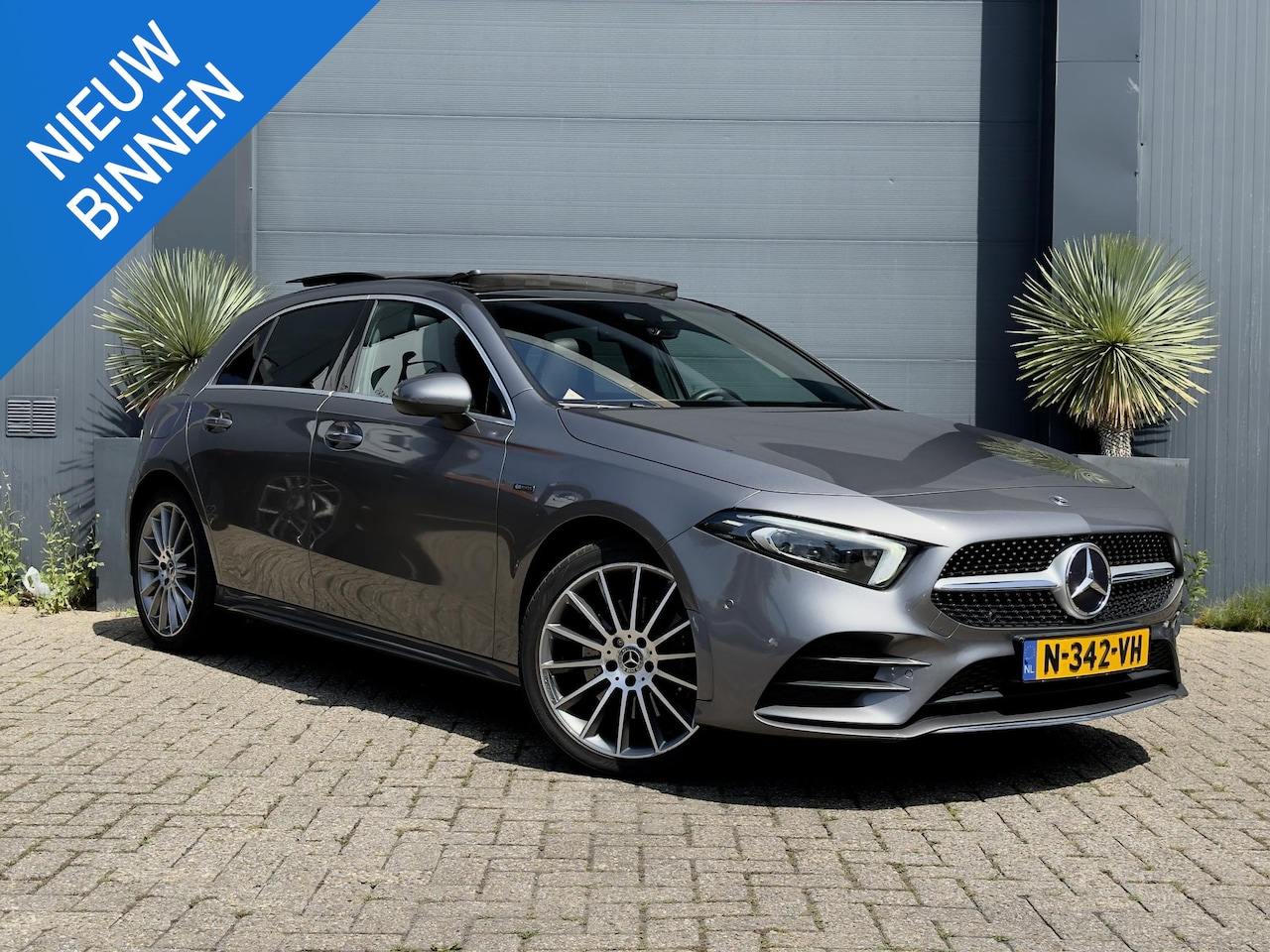 Mercedes-Benz A-klasse - 250 e Premium Plus AMG Pano 360 Memory Automaat - AutoWereld.nl