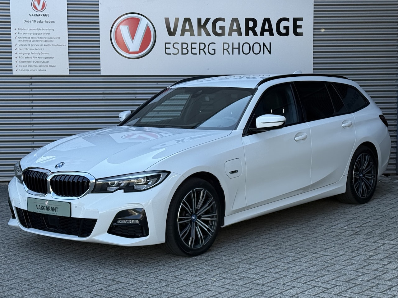 BMW 3-serie Touring - 320e M-SPORT,SHADOWLINE - AutoWereld.nl