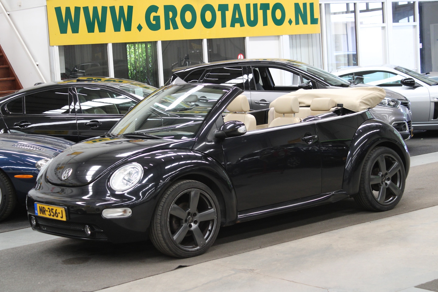 Volkswagen New Beetle Cabriolet - 1.8-5V Turbo Highline Airco, Cruise control, Stuurbekrachtiging - AutoWereld.nl