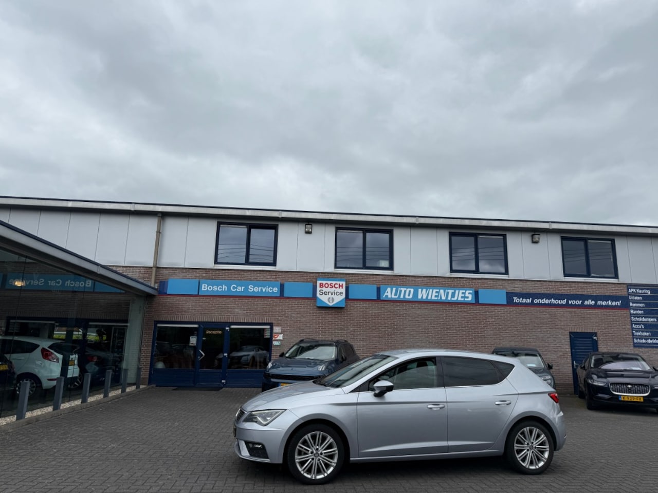 SEAT Leon - 1.6 TDI 85kw | Xcellence Business 5-Drs | Navi - AutoWereld.nl
