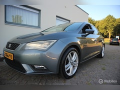 SEAT Leon ST - 1.6 TDI Style Ecomotive XENON/LED/PDC/NAVIGATIE