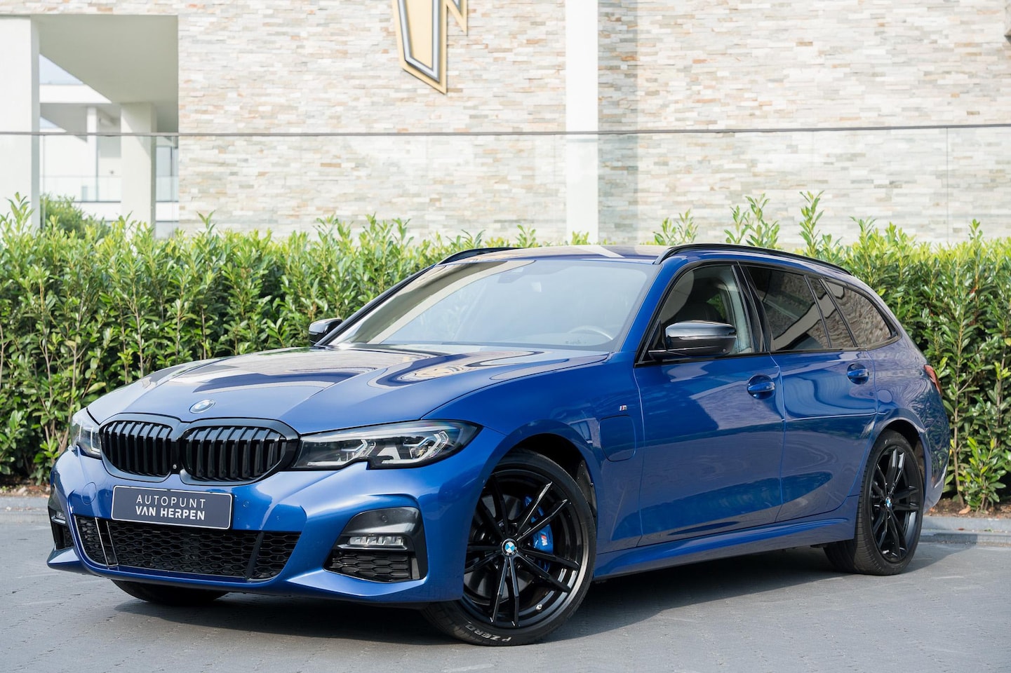 BMW 3-serie Touring - 330e High Executive 360 CAM | H&K | LASER | INDIVIDUAL LEDER | HUD - AutoWereld.nl