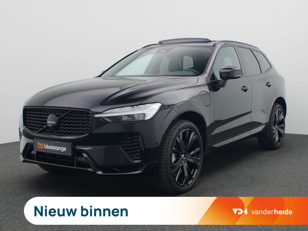 Volvo XC60 - 2.0 T6 Plug-in hybrid AWD Plus Black Edition 350PK Panoramadak, trekhaak, alarm, leder, el - AutoWereld.nl