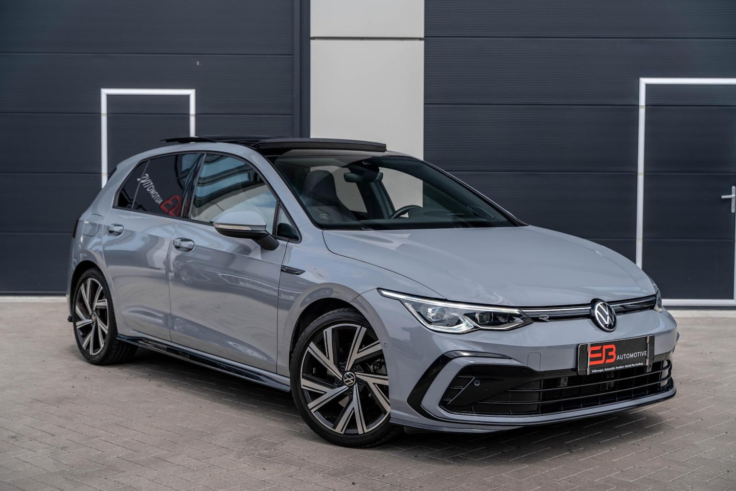 Volkswagen Golf - 1.5 eTSI R-Line Stoel/Stuurverw|Pano|Bomvol! - AutoWereld.nl