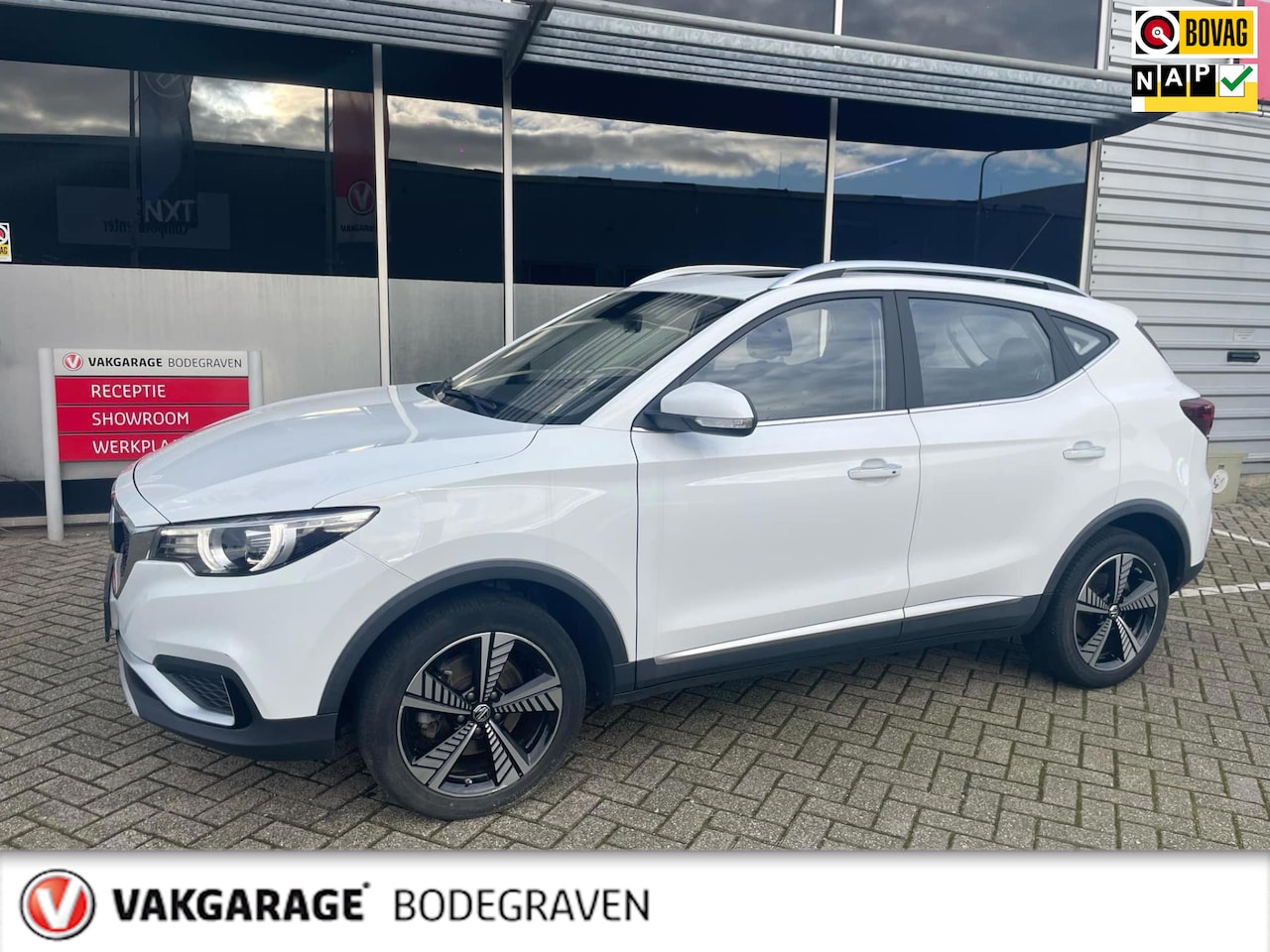 MG ZS - Comfort 45 kWh / camera / panoramadak - AutoWereld.nl