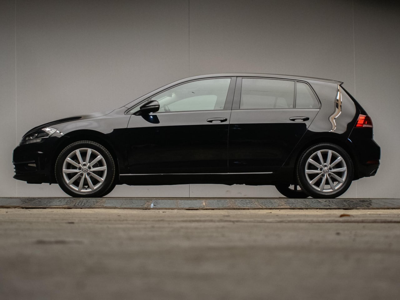 Volkswagen Golf - 1.4 TSI Comfortline Sport (APPLE CARPLAY,NAVI,LED,STOELVERWARMING,SPORTSTOELEN,GETINT,PDC, - AutoWereld.nl