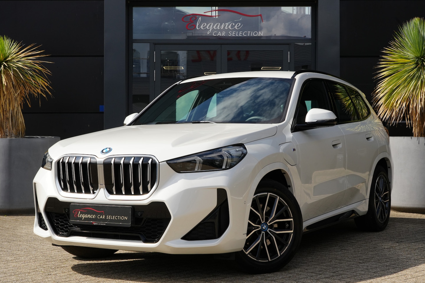 BMW X1 - xDrive25e M Sport 220pk Navigatie/Stoelverwarming/Camera - AutoWereld.nl