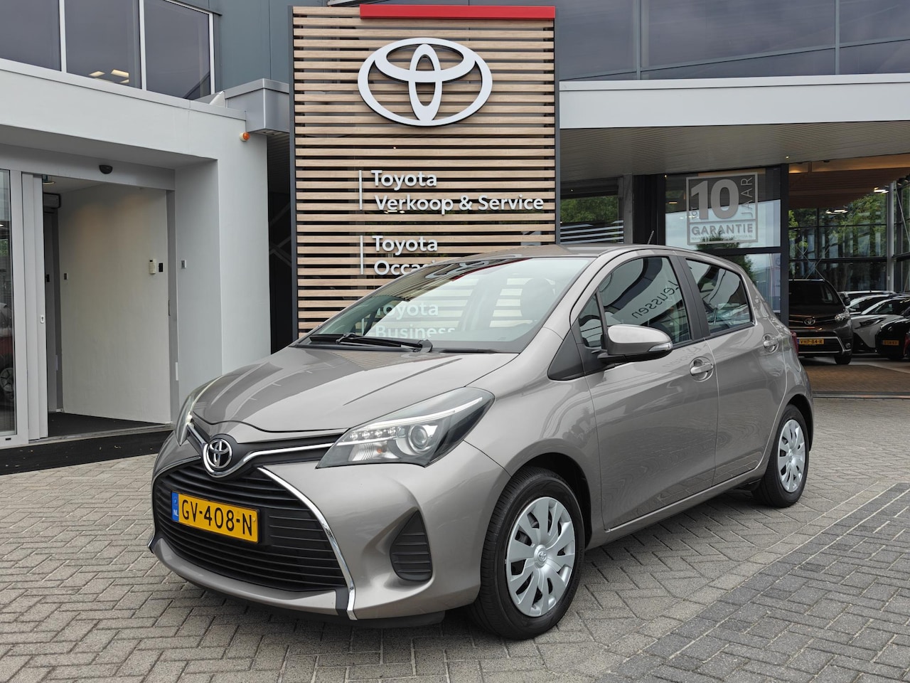 Toyota Yaris - 1.3 VVT-i ASPIRATON 5-DEURS TREKHAAK BLUETOOTH NAVIGATIE CRUISE AIRCO - AutoWereld.nl
