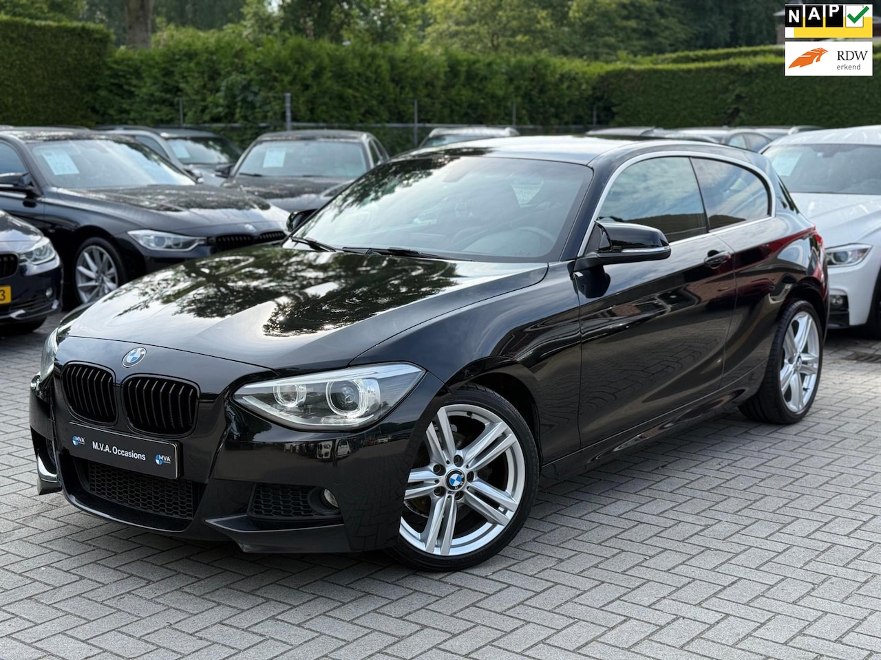 BMW 1-serie - 116i Business+ M Sport|Nieuwe Ketting + Klepseals|Nvigatie|Leder|18 inch M|Nette staat... - AutoWereld.nl