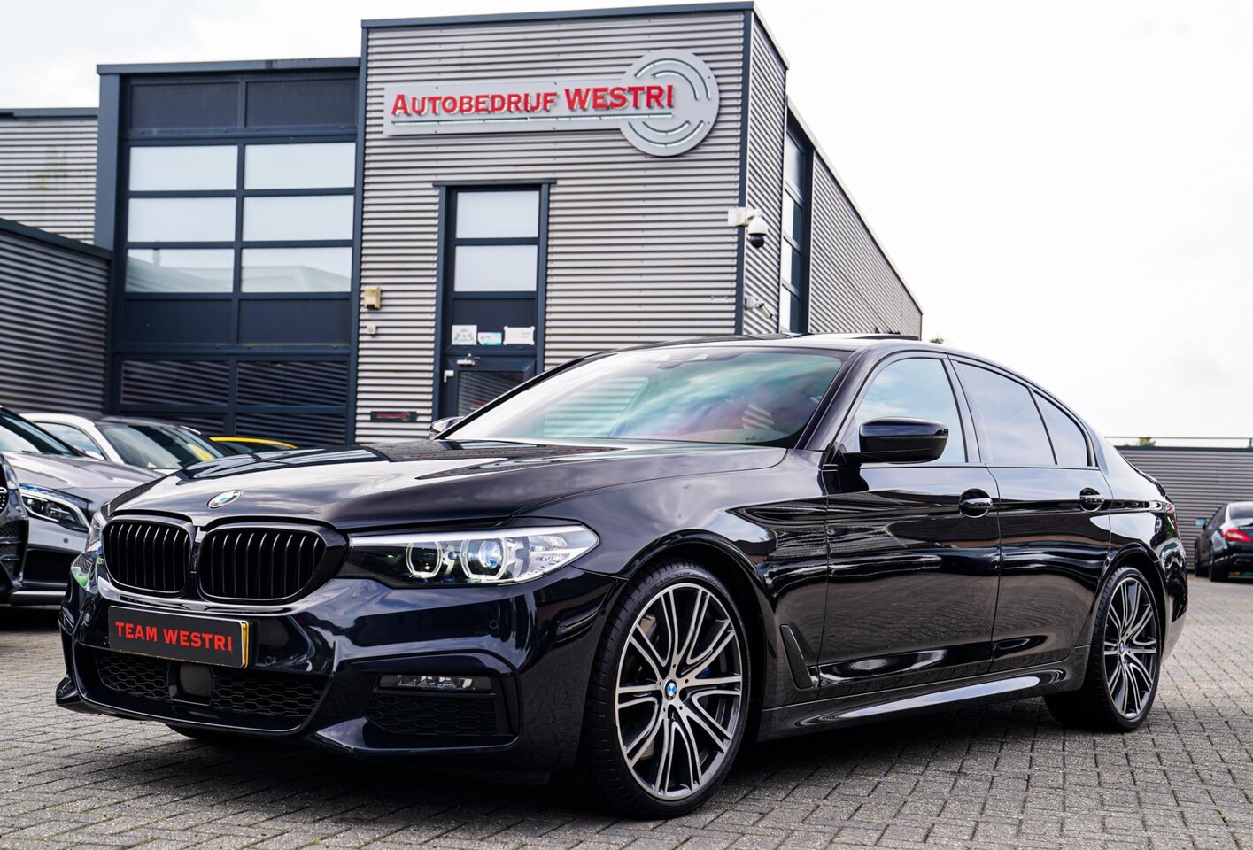 BMW 5-serie - 540i xDrive High Executive | M-pakket | Schuif/kanteldak | Adaptieve Cruise | Nappa | Came - AutoWereld.nl