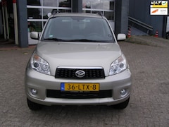 Daihatsu Terios - 1.5 2WD Trophy met climate en cruise control en trekhaak