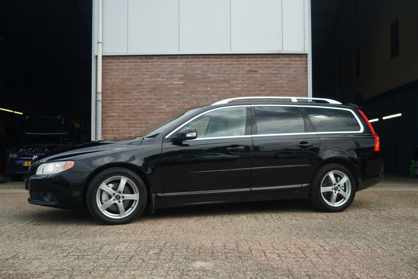 Volvo V70 - 3.0 T6 AWD Summum Volvo V70 T6 Summum | 3.0L 6-Cilinder | Zeer nette youngtimer | Nieuwe Velgen - AutoWereld.nl