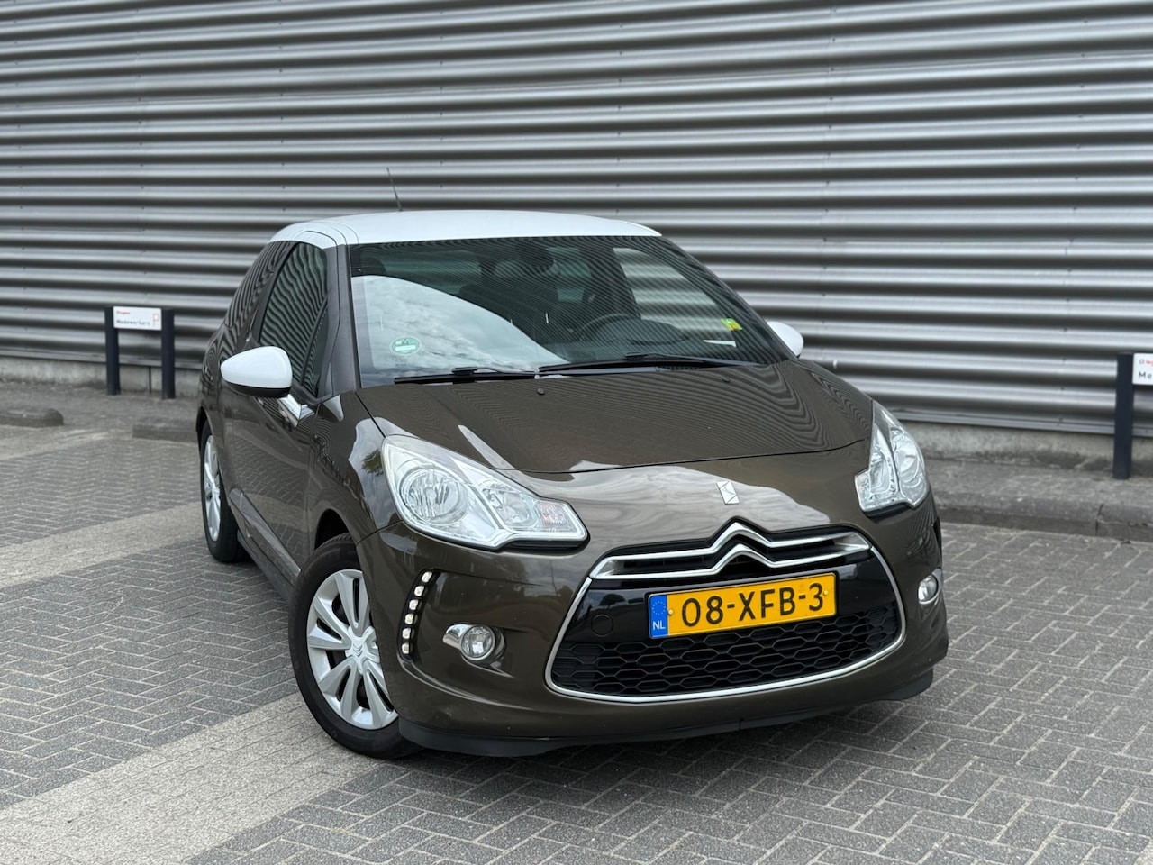 Citroën DS3 - 1.6 e-HDi So Chic (bj 2012) NAVIGATIE/CLIMA/HIFI/SPORTSTOELEN - AutoWereld.nl
