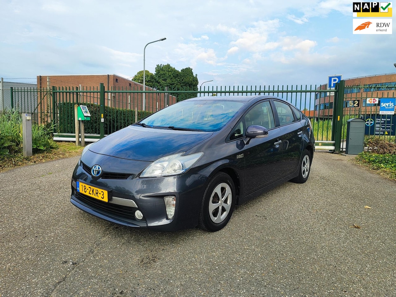 Toyota Prius - 1.8 Plug-in Aspiration Apk! Nap!!! - AutoWereld.nl